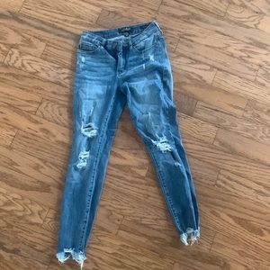Distressed skinny Jean